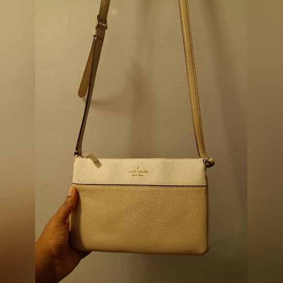 ♠️Kate Spade♠️ *EUC* Women's, Crossbody Bag, Color Cream, White - Picture 2 of 9